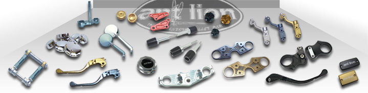 様々なオートバイ用オリジナルビレットパーツが並べられた写真